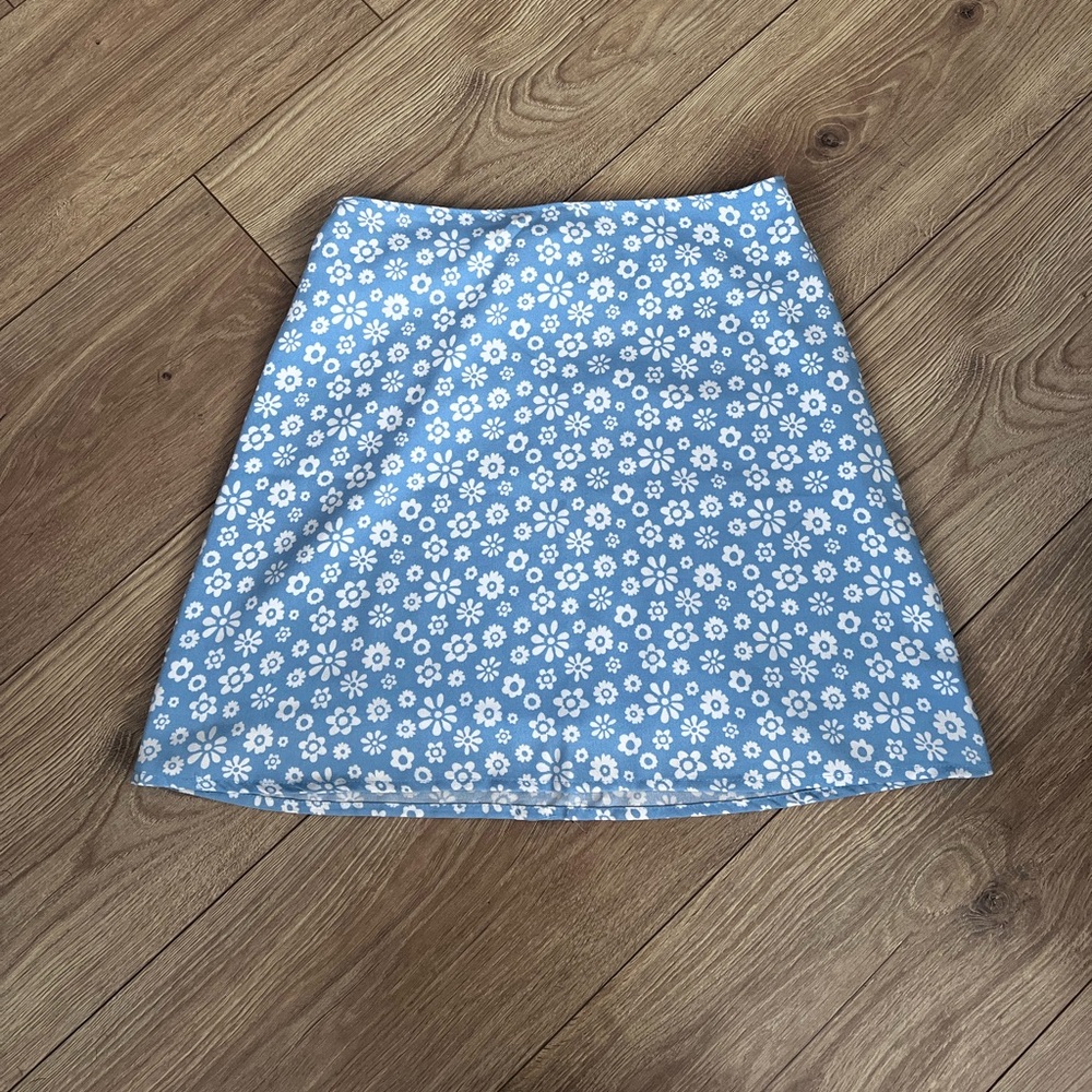 Hollister XS ultra high rise floral skirt